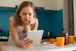 young woman looks sad and lonely while fighting depression in Virginia. She gets help via online therapy in Virginia from Nova Terra Therapy.